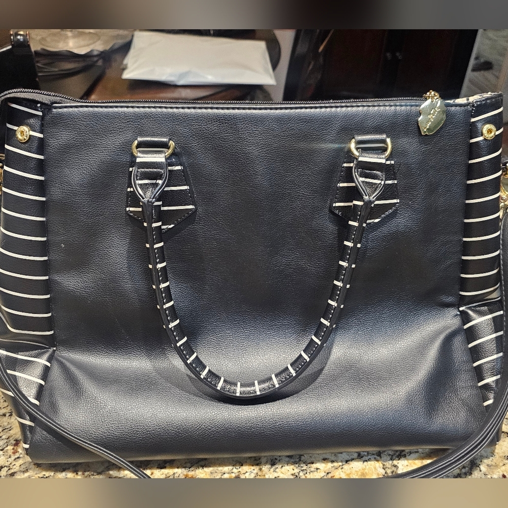 Luv Betsey by Betsey Johnson tote bag. - Picture 5 of 14